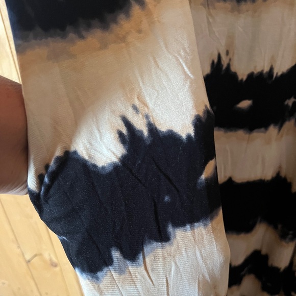 Terra & Sky Black and Cream Tie-Dye Dress - Picture 2 of 5